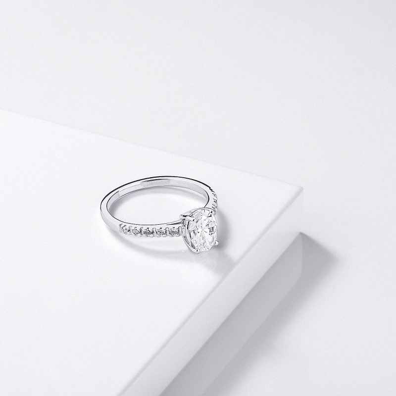 Anello con diamante taglio ovale 1.00ct GIA in oro bianco 18k