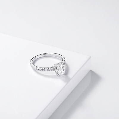 Anello con diamante taglio ovale 1.00ct GIA in oro bianco 18k