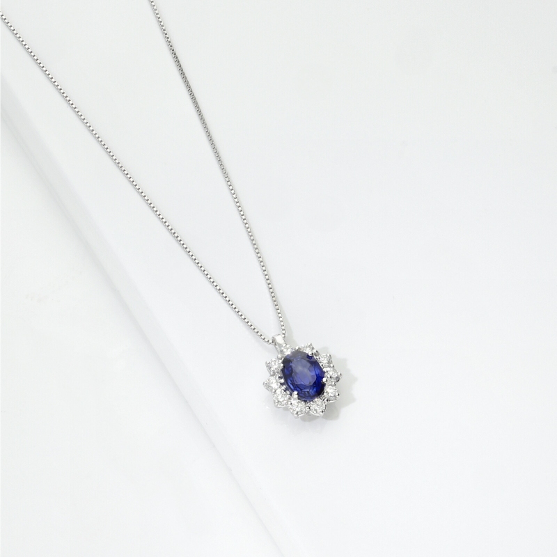 Collana rosetta zaffiro blu e diamanti in oro bianco 18k