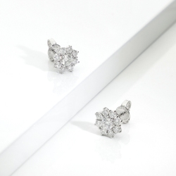 Orecchini con diamanti a fiore in oro bianco 18k 2