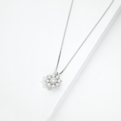 Collana in oro bianco 18k con fiore di diamanti 2