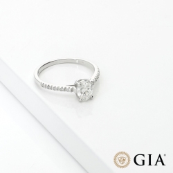Anello con diamante taglio ovale 0.70ct GIA in oro bianco 18k