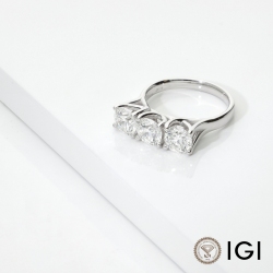Anello trilogy in oro bianco 750 con diamanti IGI, 3,00 ct