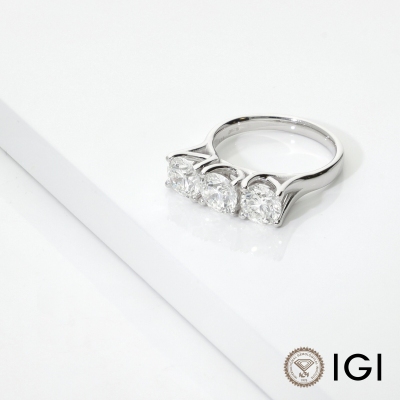 Anello trilogy in oro bianco 750 con diamanti IGI, 3,00 ct