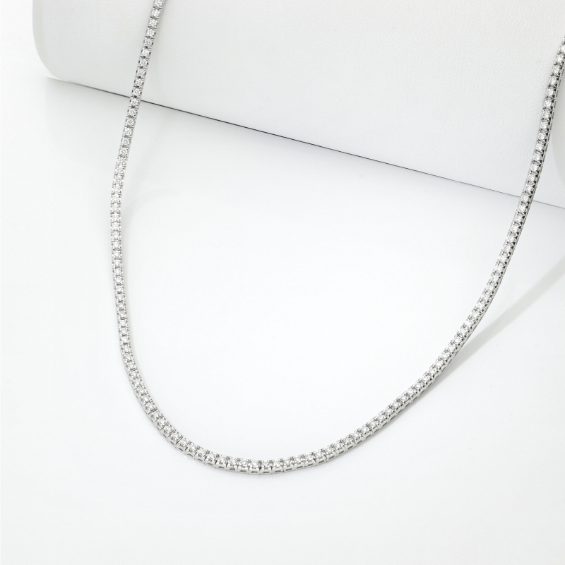 Collana tennis a piramide in oro bianco 18k con diamanti