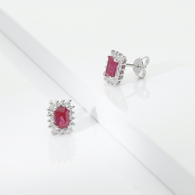 Orecchini contorno in oro bianco 18k con rubini rettangolari e diamanti