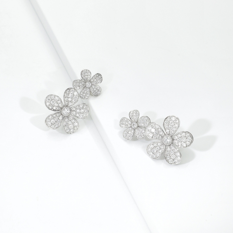 Orecchini Floreal in oro bianco 18k con fiori in diamanti