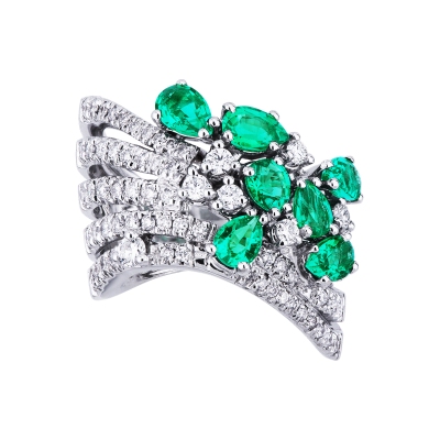 18k white gold ring with emeralds and diamonds