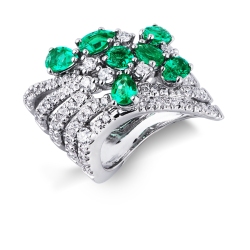 18k white gold ring with emeralds and diamonds