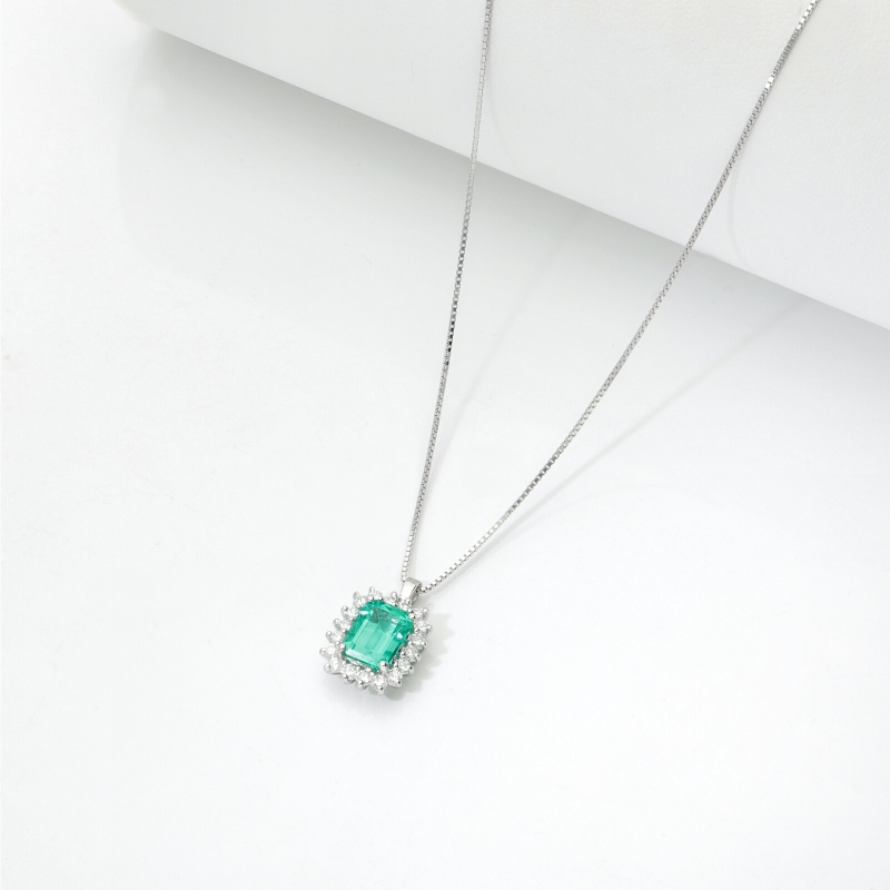 CIONDOLO CONTORNO 18BRILLANTI E SMERALDO RETTANGOLARE MM8X6