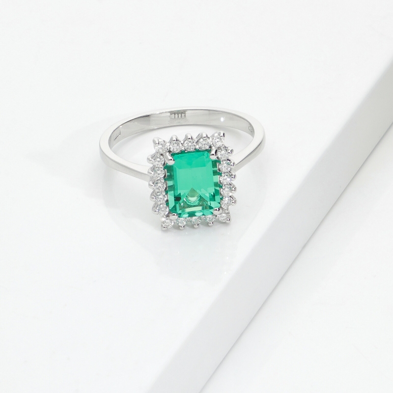 ANELLO CONTORNO CON 20BRILL E SMERALDO TAGLIO RETTANGOLARE MM8X6
