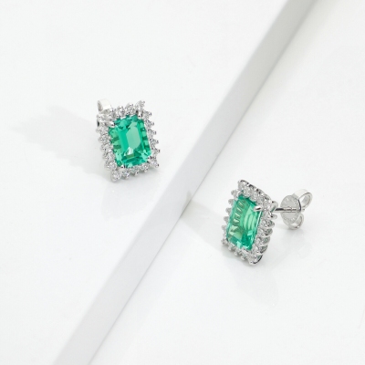 White gold 18k stud earrings with emeralds and diamonds 