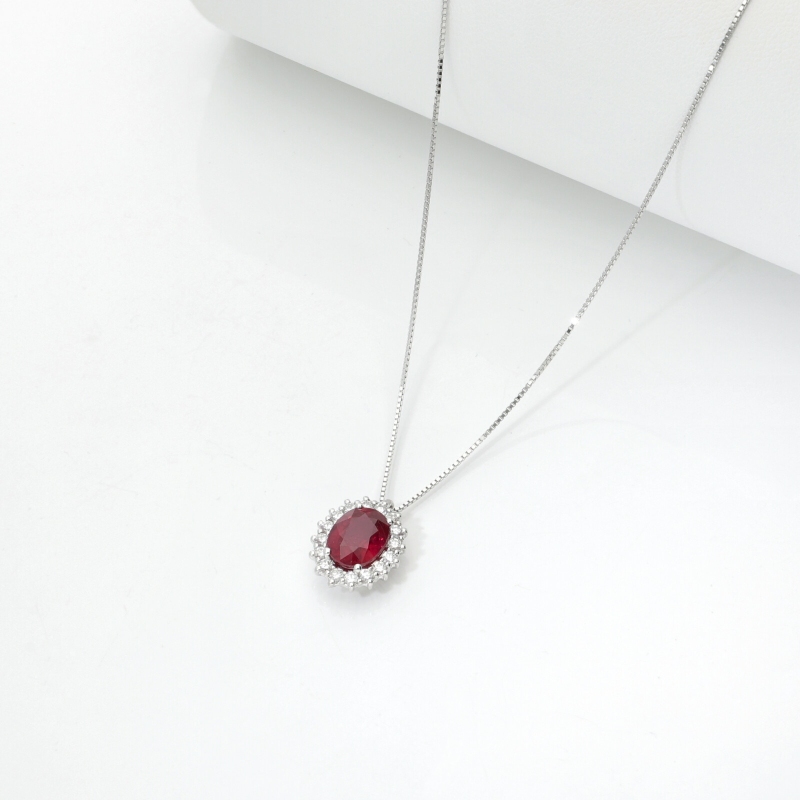 Collana rubino e diamanti a contorno in oro bianco 18k 