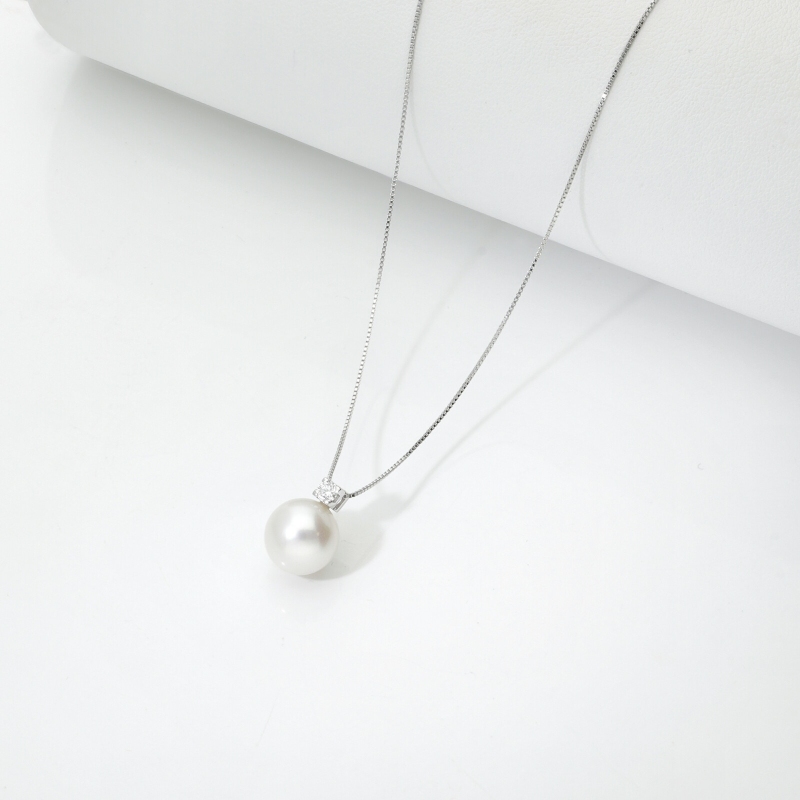 Collana con perla e diamante in oro bianco 18k 
