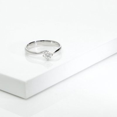 Solitario Abbraccio 0,25 ct in Oro Bianco 18k