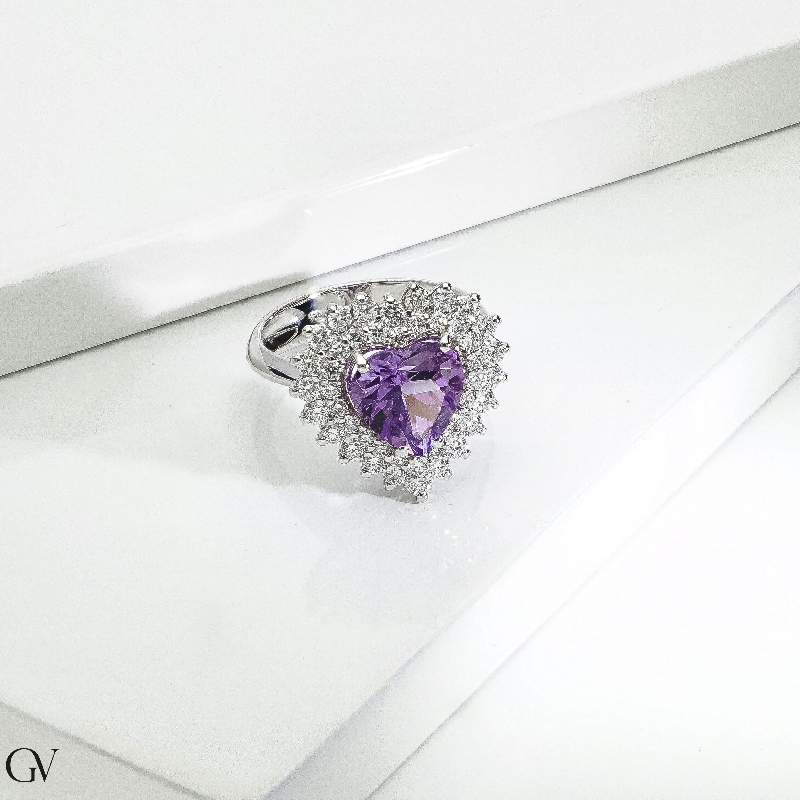 Ring in white gold 18k with amethyst heart cut