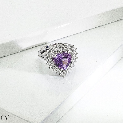 Ring in white gold 18k with amethyst heart cut
