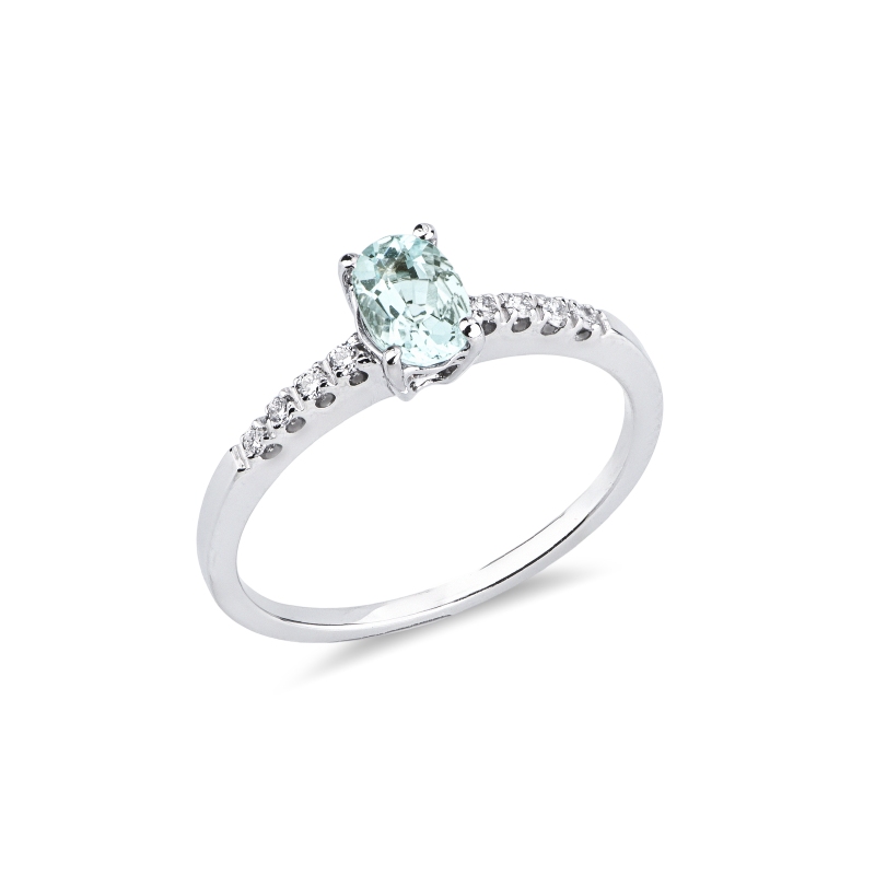 White gold 18k ring with a central aquamarine and diamonds shoulder set