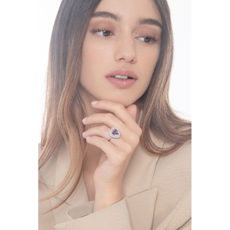 Ring in white gold 18k with amethyst heart cut