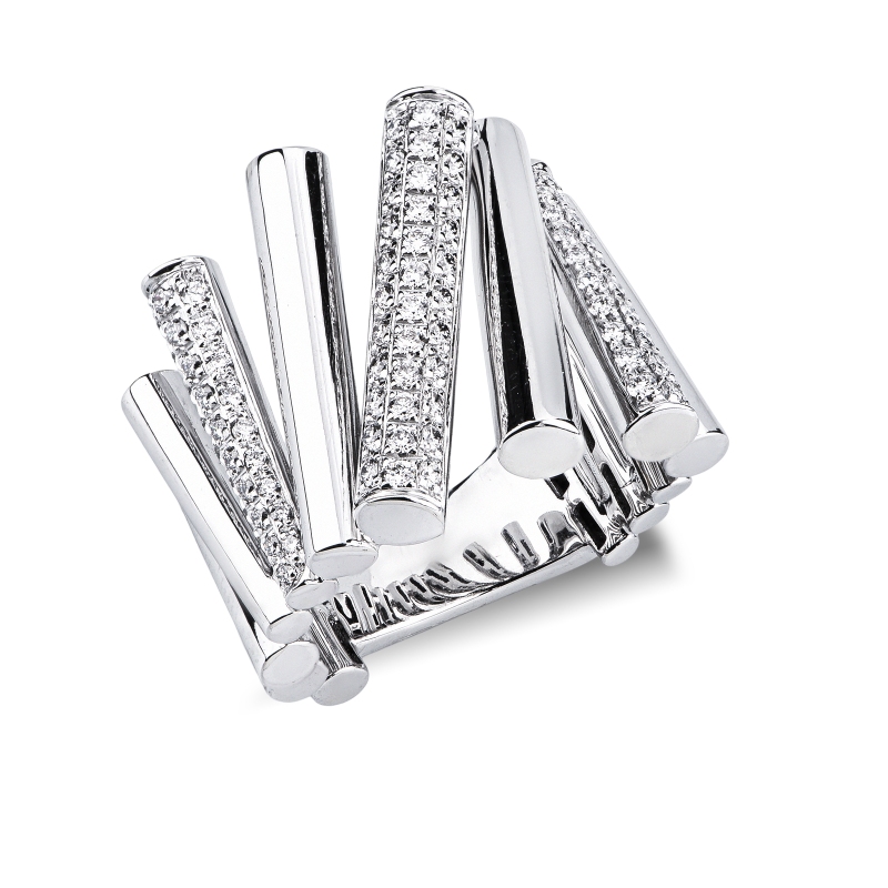 Anello in oro bianco 18k con tredici barrette alcune delle quali incastonate con diamanti