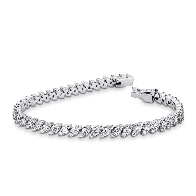 BRACCIALE CON 46 FINTE NAVETTE IN BRILLANTI, CM17.5