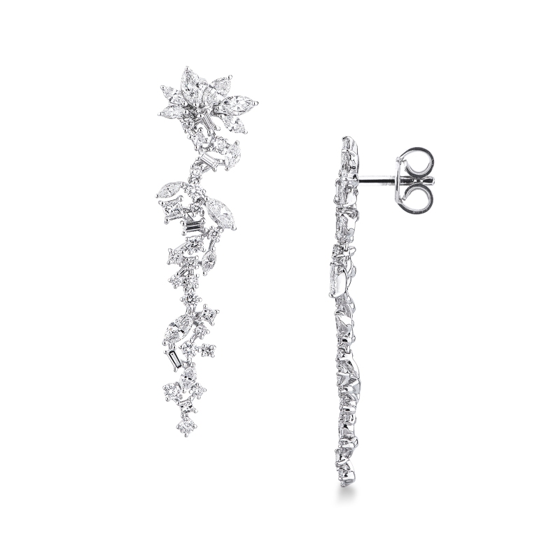 Orecchini pendenti in oro bianco 18k con diamanti navette, princess e baguette