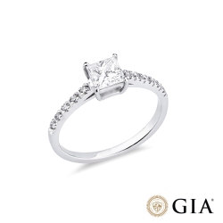 Anello con diamante taglio princess 0.70ct GIA in oro bianco 18k