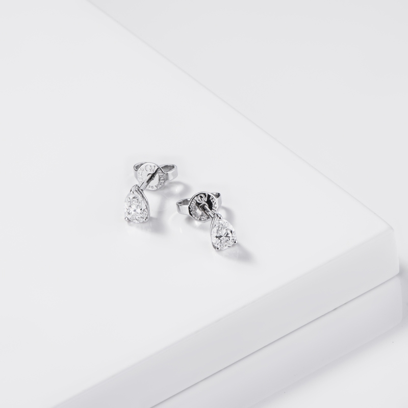 Orecchini punto luce goccia in oro bianco 18k con diamante GIA