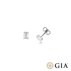 Orecchini punto luce in oro bianco 18k con diamante taglio smeraldo GIA
