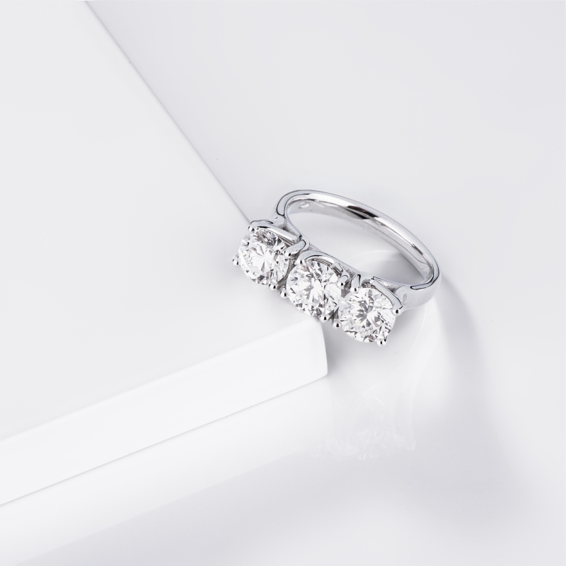 Anello trilogy in oro bianco 750 con diamanti IGI, 3,00 ct