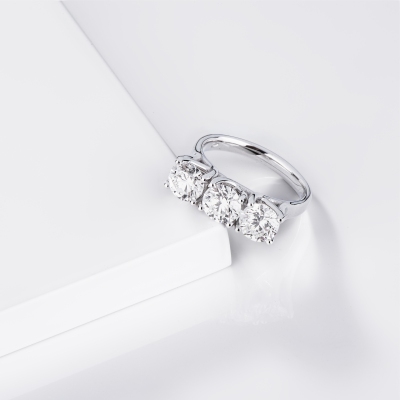 Anello trilogy in oro bianco 750 con diamanti IGI, 3,00 ct
