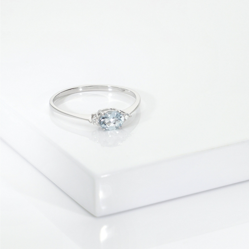 Anello acquamarina diamanti in oro bianco 18k