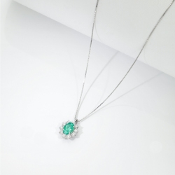 CIONDOLO CONTORNO 10BRILLANTI E SMERALDO OVALE MM7X5 2