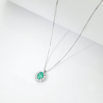 CIONDOLO CONTORNO 10BRILLANTI E SMERALDO OVALE MM7X5
