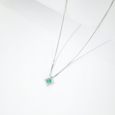 CIONDOLO CON BRILLANTI E SMERALDO TONDO, SIMILE A WGIRP7616BBS