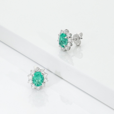 ORECCHINI CONTORNO CON 10BRILLANTI E SMERALDO OVALE MM7X5