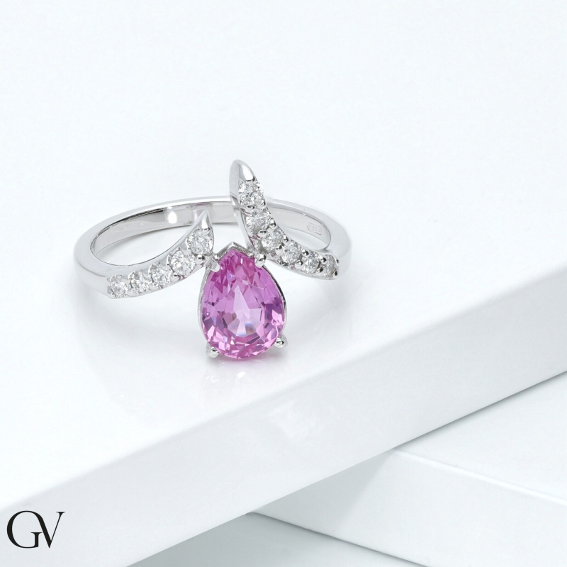 18k white gold ring with pink sapphire and diamonds
