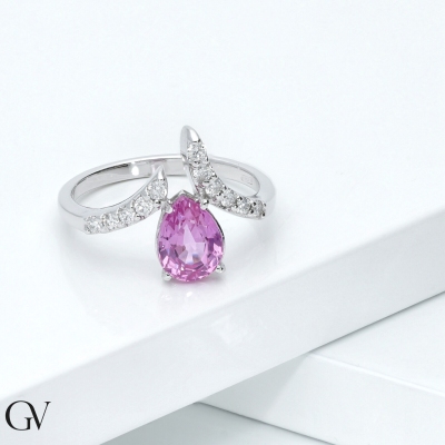 18k white gold ring with pink sapphire and diamonds