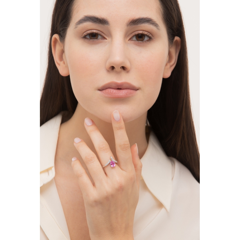 18k white gold ring with pink sapphire and diamonds