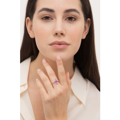 18k white gold ring with pink sapphire and diamonds