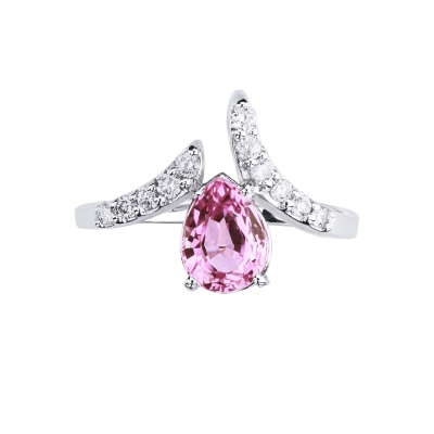 18k white gold ring with pink sapphire and diamonds