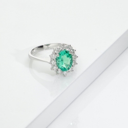 ANELLO CONTORNO CON 12BRILLANTI E SMERALDO OVALE MM9X7