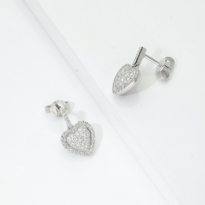 Orecchini in oro bianco 18k con cuori in diamanti