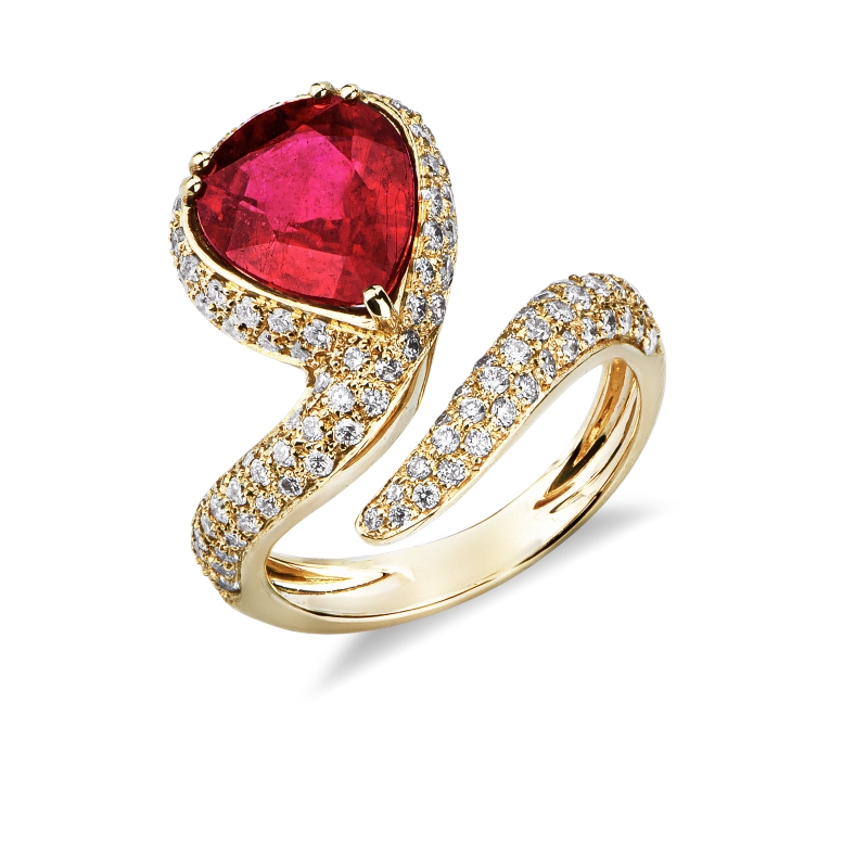 ANELLO CON BRILLANTI E GOCCIA IN RUBINO MM11X9