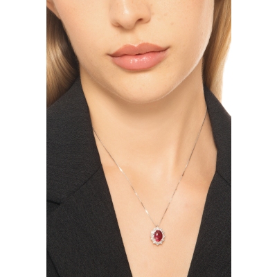 Collana con rubino e diamanti a contorno in oro bianco 18k