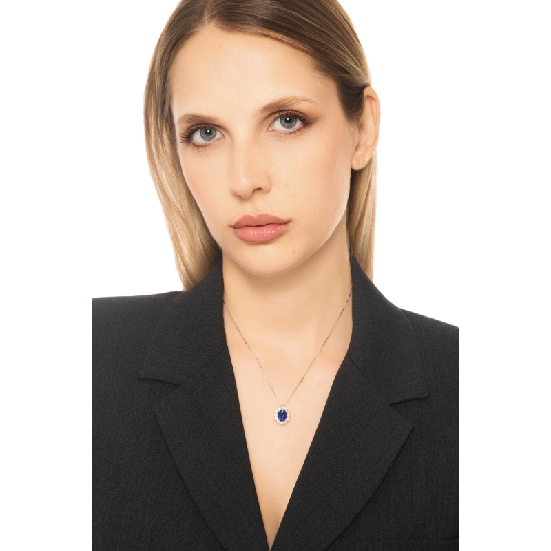 Collana rosetta in oro bianco 18k con zaffiro blu e diamanti 