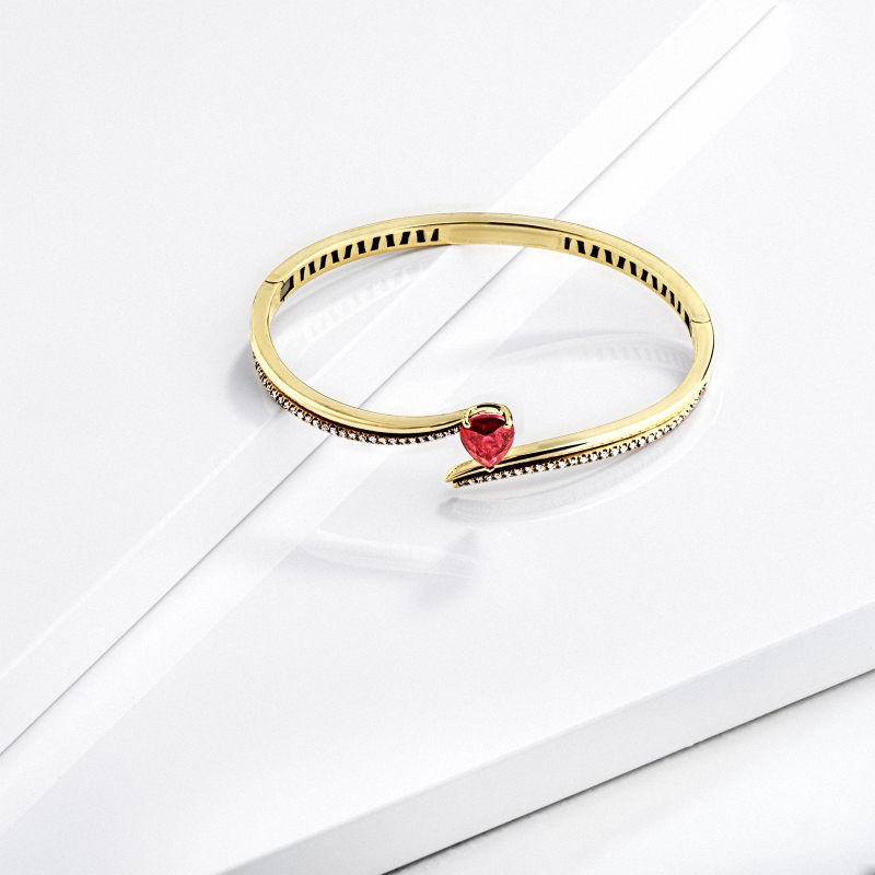 BRACCIALE RIGIDO CON BRILLANTI E RUBINO GOCCIA MM9X7
