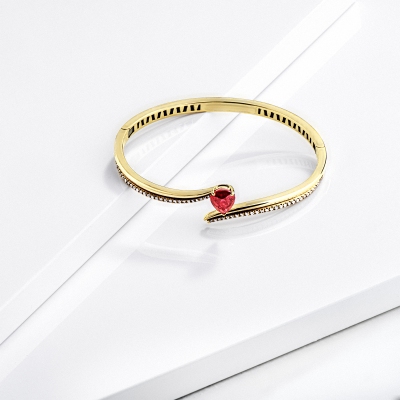 BRACCIALE RIGIDO CON BRILLANTI E RUBINO GOCCIA MM9X7
