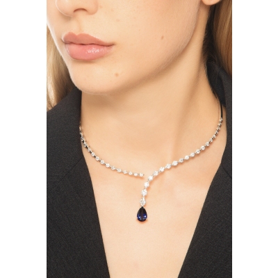 Collana choker in oro bianco 18k con zaffiro blu a goccia e diamanti 