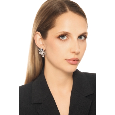 Orecchini design in oro bianco 18k con diamanti e zaffiro blu a goccia